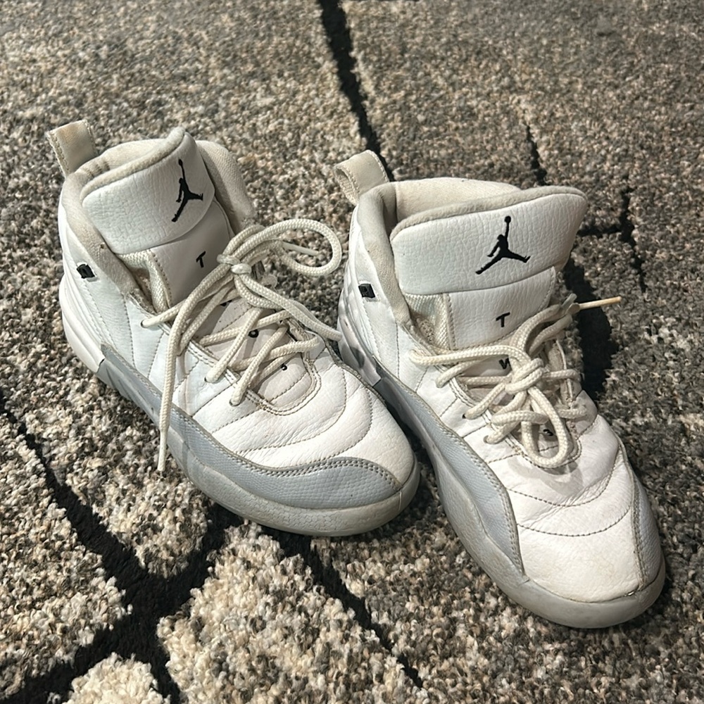 Nike Air Jordan 12 XII Barons White Wolf Grey 510816-108 Size: 1.5 Youth
